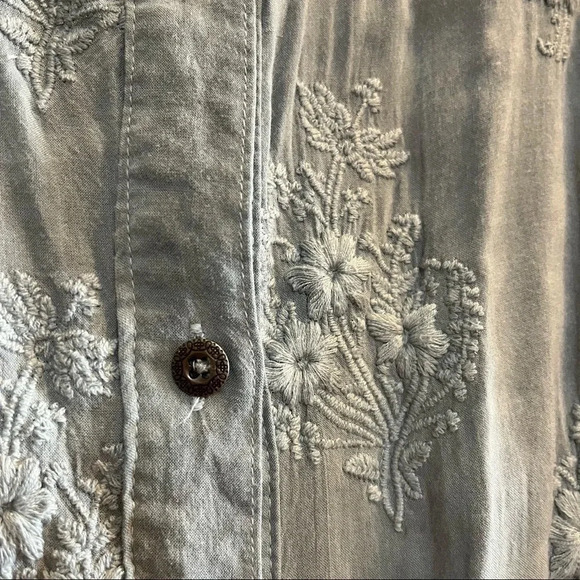 MISS ME Size Small Roll-tab Floral Embroidered BOHO Button Shirt Ruffled Blue - Picture 2 of 10